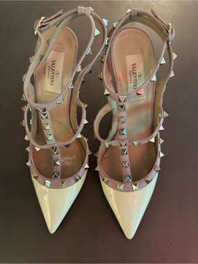 Valentino Garavani Two-Tone Rockstud Pointed T-Strap Pumps - Cream & Pink